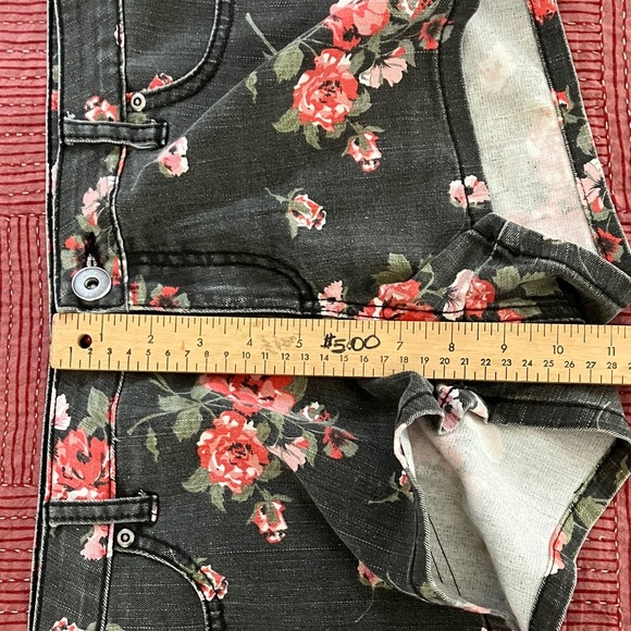 City Streets women’s size 13 black/ Pink Floral Jean “Classic shorty” Shorts - Picture 9 of 16